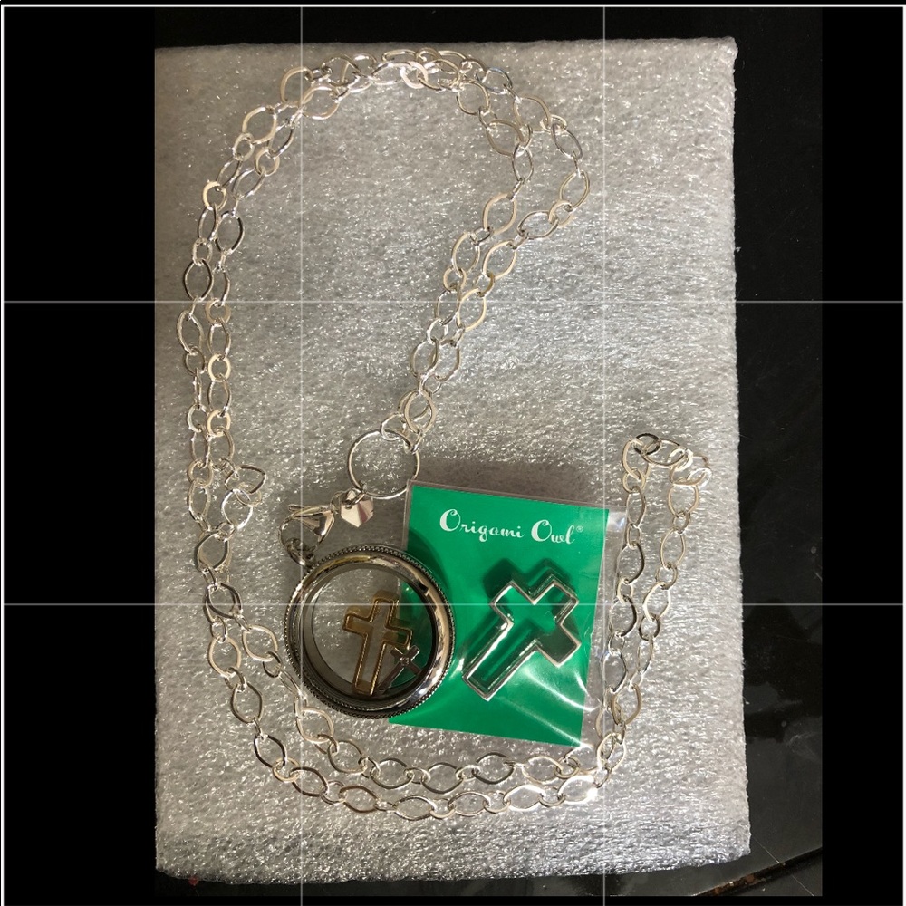 Origami owl necklace